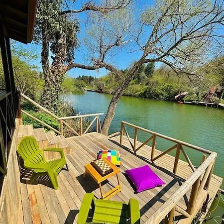Secret Yard Log Villa, On The River Bank! Шале
